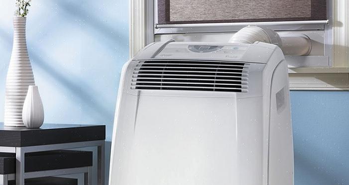 Um ar condicionado portátil libera o ar quente