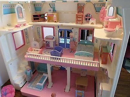 Esta é uma casa de bonecas da Fisher Price que tem vários acessórios