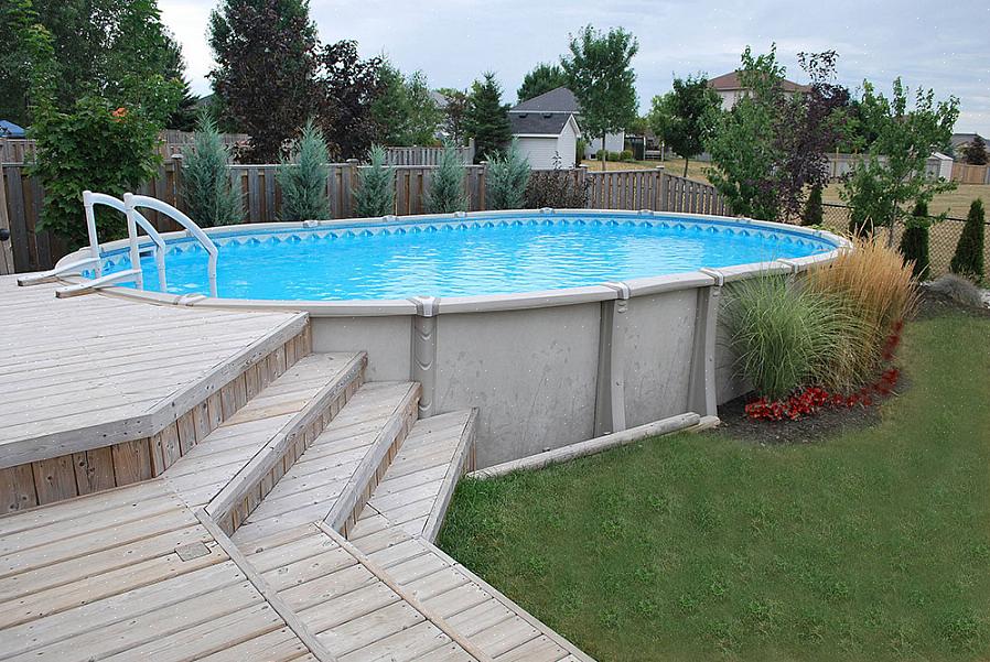 Enquanto as bombas da piscina mantêm uma circulação constante por toda a piscina