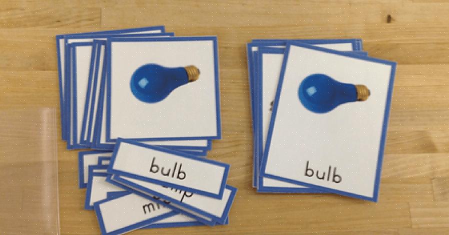 Instrua as crianças a lerem em voz alta usando seus cartões de palavras