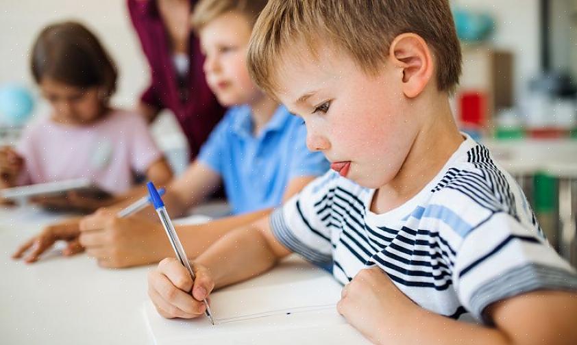 Pergunte ao professor do seu filho que forma de comunicação funciona melhor para ele