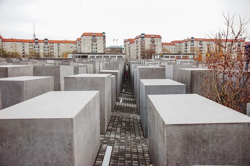 Da 2ª Guerra Mundial continuam a ser comemoradas por meio de memoriais do Holocausto em todo o mundo