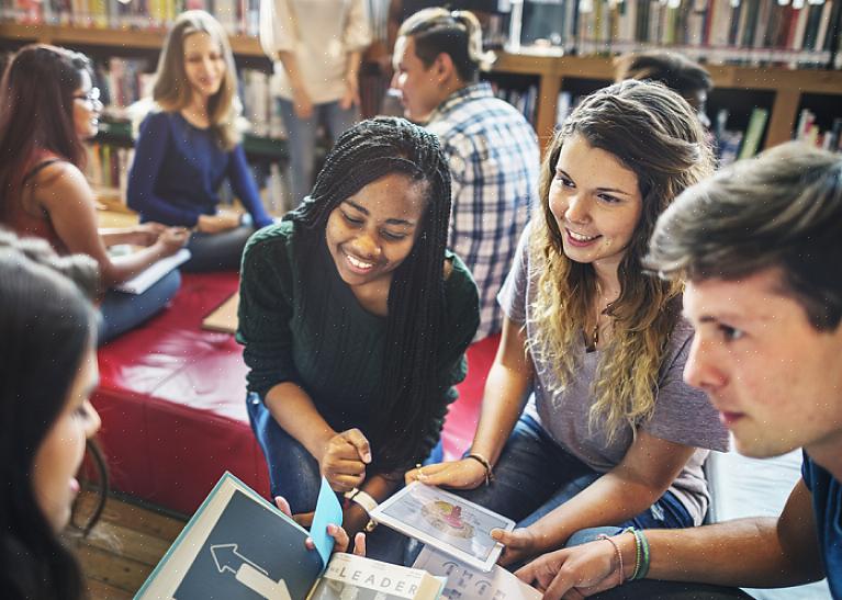 Instrutores em faculdades comunitárias têm mais tempo para os alunos