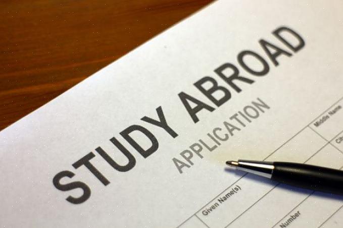 A melhor maneira de encontrar um programa internacional é consultar o manual de uma faculdade