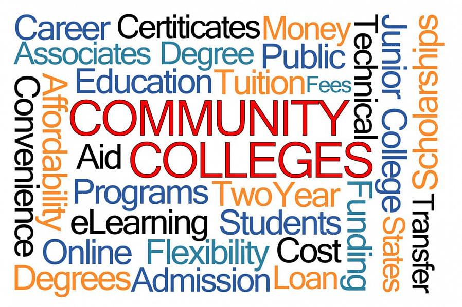 O primeiro passo para obter um diploma de associado é matricular-se na faculdade comunitária de sua escolha