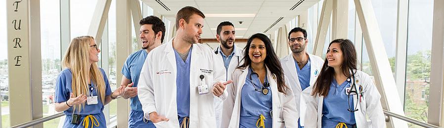A missão da John Hopkins School of Medicine é ser capaz de educar alunos de graduação