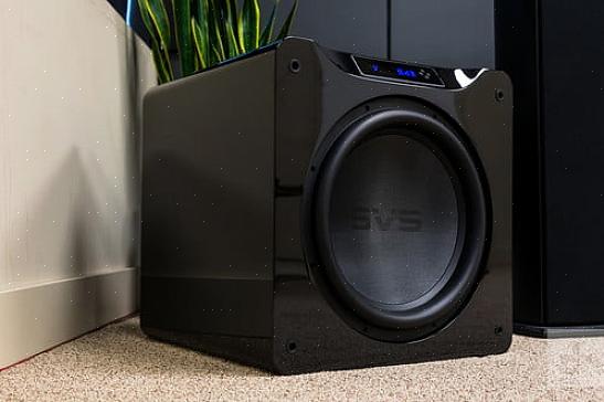 É melhor colocar os subwoofers em uma área próxima a uma parede para que o som ressoe