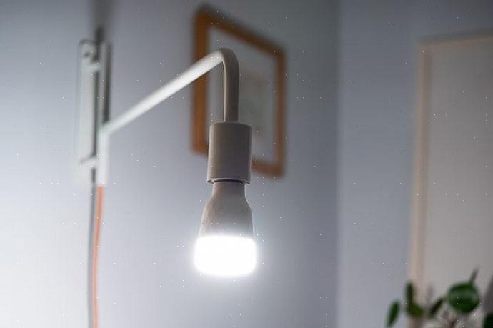 A vida útil de uma lâmpada de projetor se estende de 2.000 a 3.000 horas de iluminação