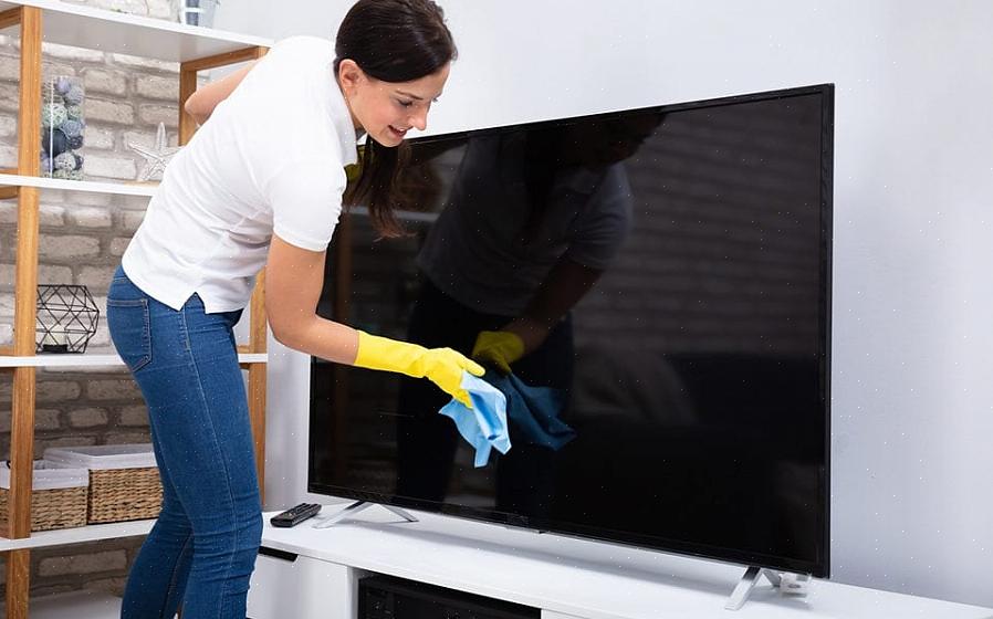 Passar um pano de microfibra seco sobre a superfície da tela da TV de plasma é suficiente para remover
