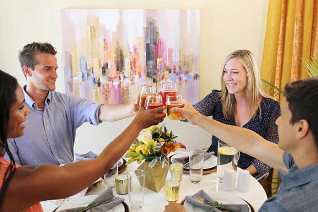 Um brinde significa homenagear o celebrante ou o anfitrião de uma festa