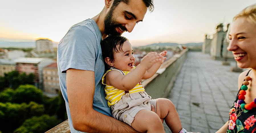 Aqui estão algumas coisas que você pode fazer para trazer de volta o romance em seu relacionamento após