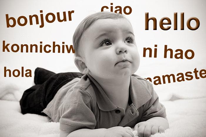 Aprender como se comunicar usando palavras distinguíveis é um dos marcos de desenvolvimento que seu filho