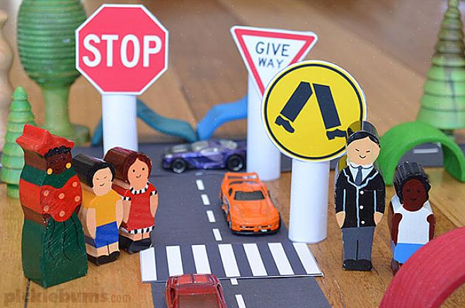 Certifique-se de seguir as regras de trânsito para reforçar a importância das leis