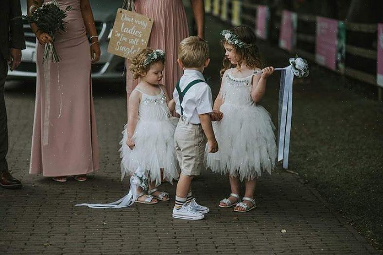 Assim como escolhe os vestidos das damas de honra