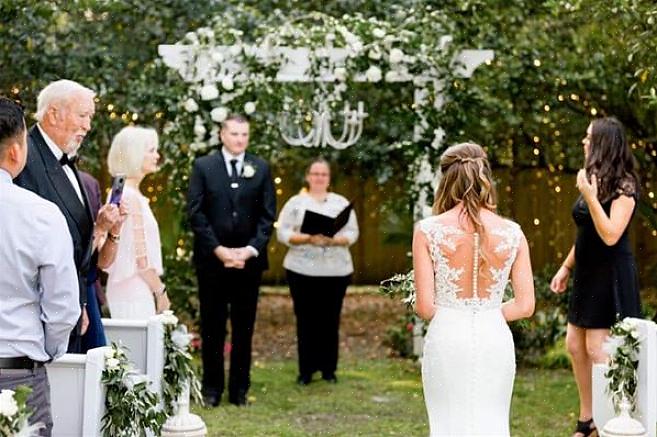 É muito fácil encontrar um juiz de paz para celebrar seu casamento