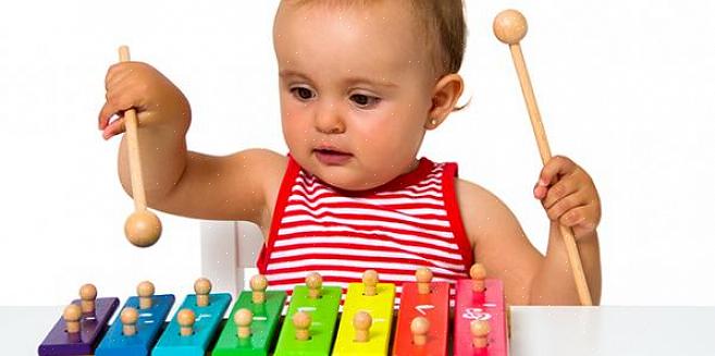 Para comprar brinquedos adequados à idade de um bebê