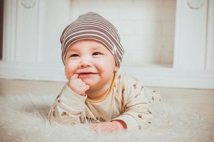 Faça com que seu bebê durma em uma posição inclinada se ele não conseguir dormir devido a dores de dentição