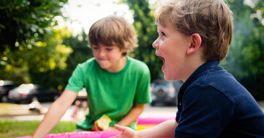 É exatamente por isso que você precisa escolher a melhor babá que puder encontrar para deixar seu filho