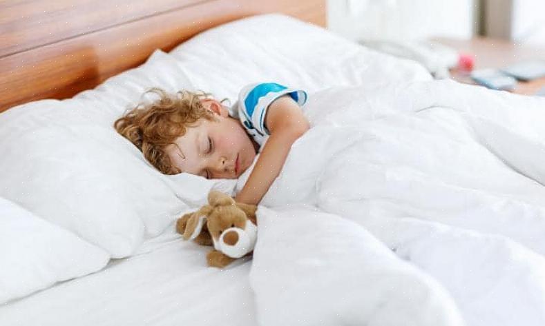Mover uma criança para a cama de seu filho é um marco para pais