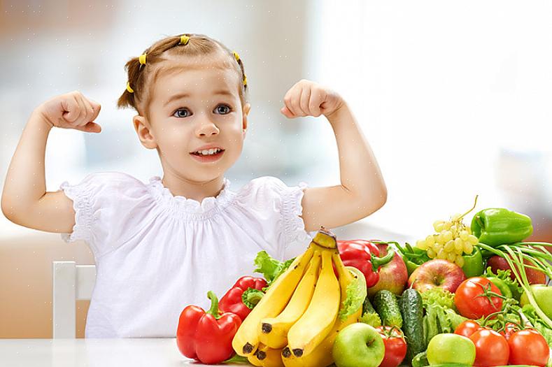 Uma maneira infalível de fazer isso é oferecer alimentos saudáveis diariamente