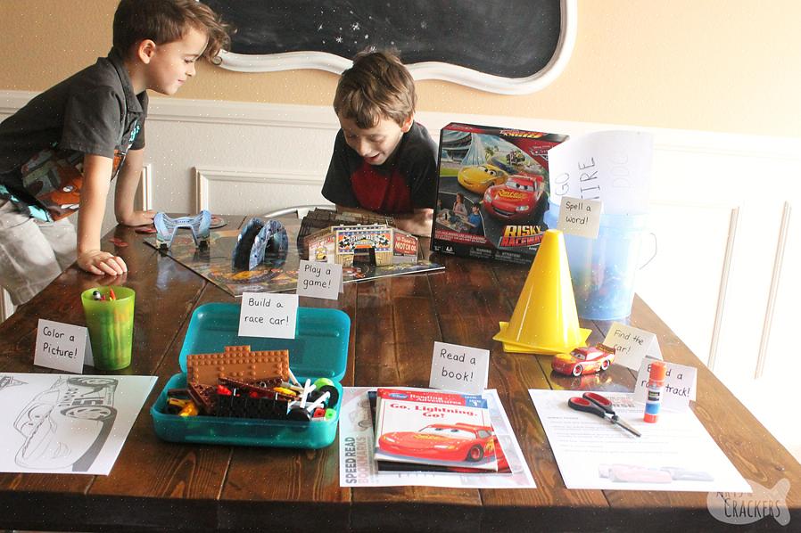 Mas com uma mesa de atividades na própria sala de atividades do seu filho