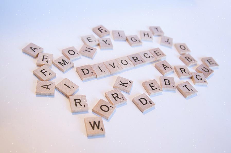 Você precisa entregar os papéis do divórcio ao seu cônjuge