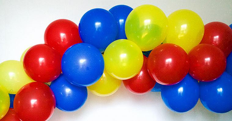 Você certamente receberá elogios se tiver uma decoração em arco de balão para sua próxima festa