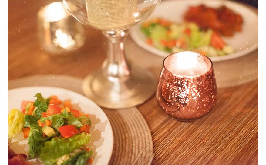 Por que não preparar um jantar romântico para dois em casa