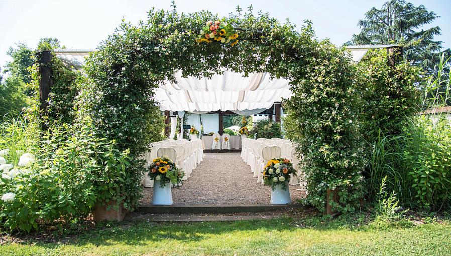 O altar é outro centro das atenções em uma cerimônia de casamento