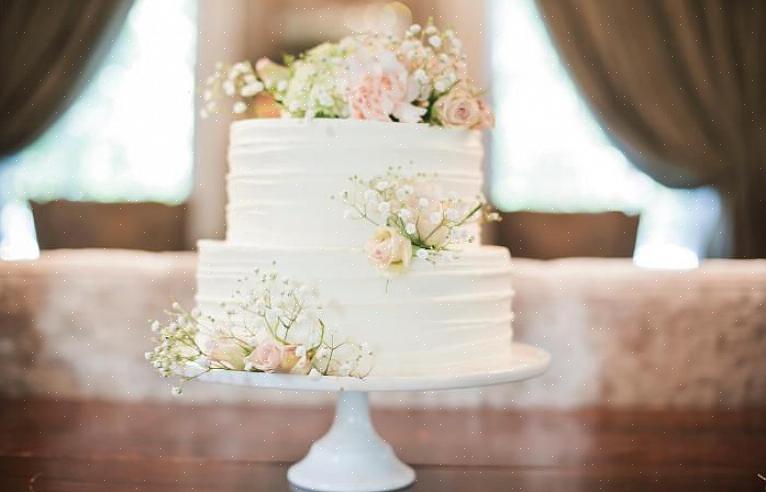Este popular design de bolo de casamento é a escolha certa para o casal se eles querem ser diferentes