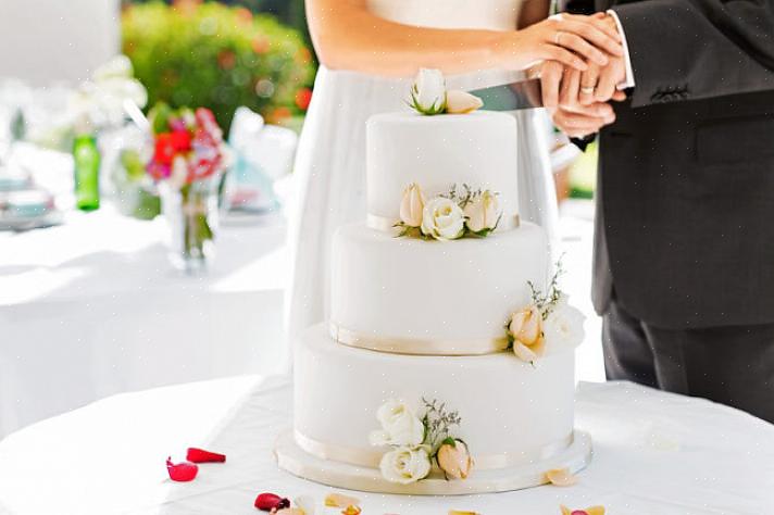 Abaixo estão alguns designs populares de bolo de casamento