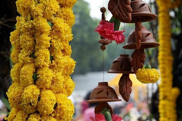 Pode optar por incorporar a cultura indiana em seu casamento por meio das decorações de flores