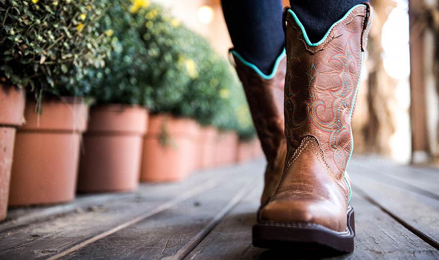 Aqui estão alguns métodos a serem usados ao esticar as botas de cowboy de couro