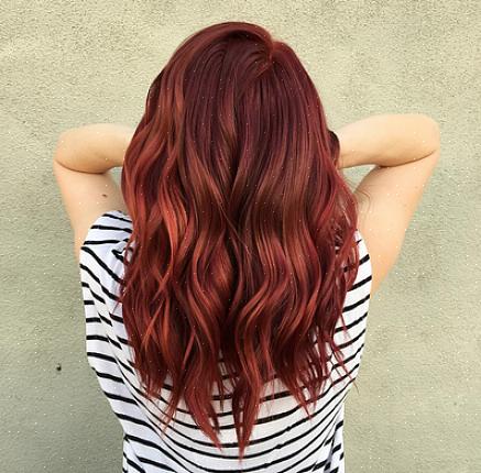 O primeiro passo para escolher a cor de cabelo ruivo perfeita para vestir é determinar primeiro o tom