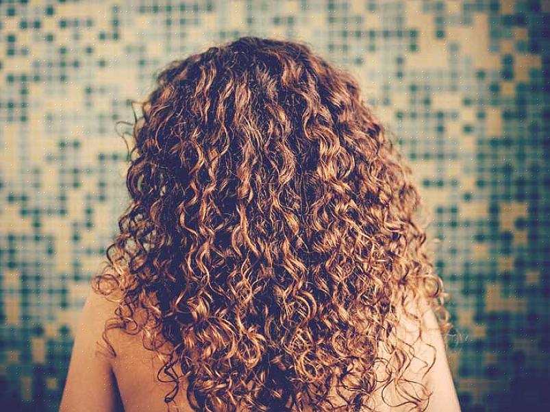 Esses selantes de cabelo geralmente também contêm amaciantes