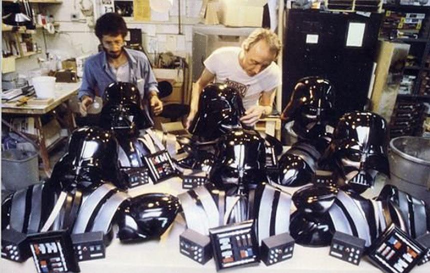 Nenhuma fantasia de Darth Vader está completa sem algumas botas de montar brilhantes