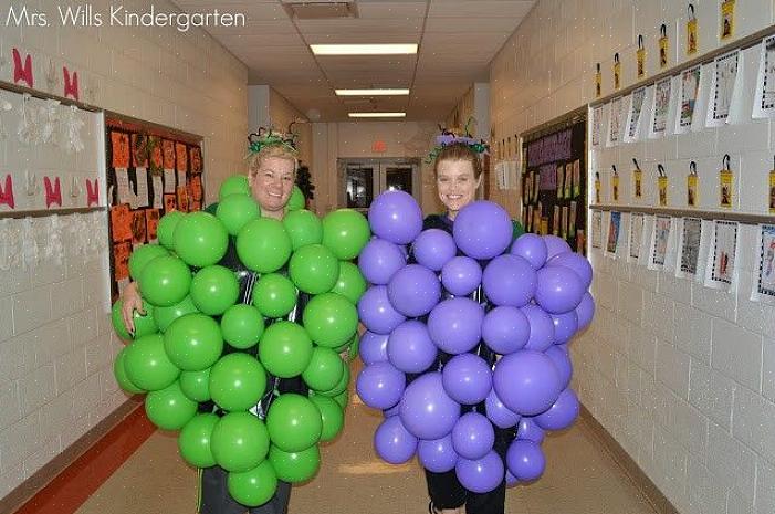 Com seus balões de uva