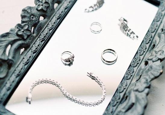 Você poderá limpar suas joias de prata de maneira fácil