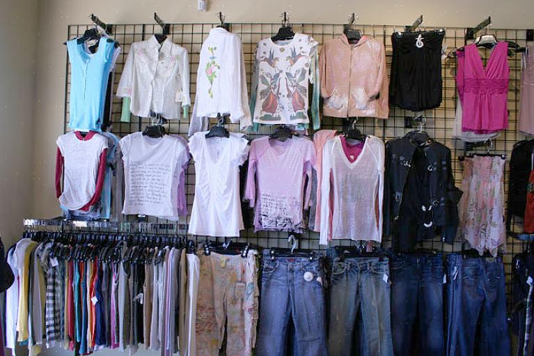 A vitrine da loja de roupas deve ser vista como uma área multidimensional onde as roupas são exibidas