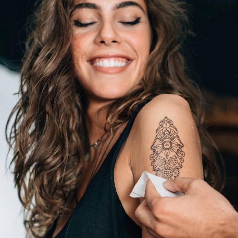 Existem várias maneiras de fazer tatuagens falsas