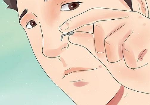 O piercing no nariz é um artigo simples de joalheria que pode ser facilmente perfurado