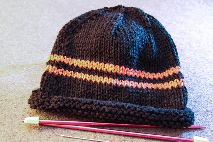 Tricotar um chapéu com agulhas circulares é uma maneira fácil de tricotar um chapéu redondo
