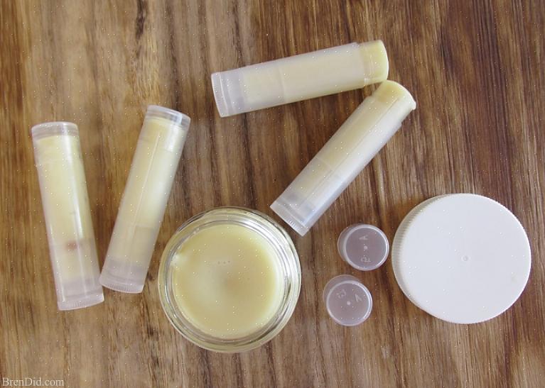 Um dos produtos mais fáceis de começar é o batom de cera de abelha