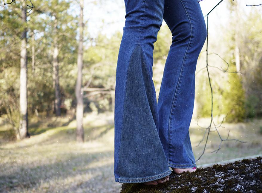 E você pode criar quantas calças boca de sino quiser com seus jeans velhos