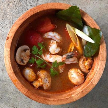 Você pode tentar fazer sopa de frutos do mar picante tailandesa