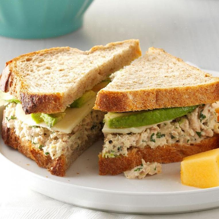 As etapas a seguir podem mostrar que você faz um sanduíche de salada de atum