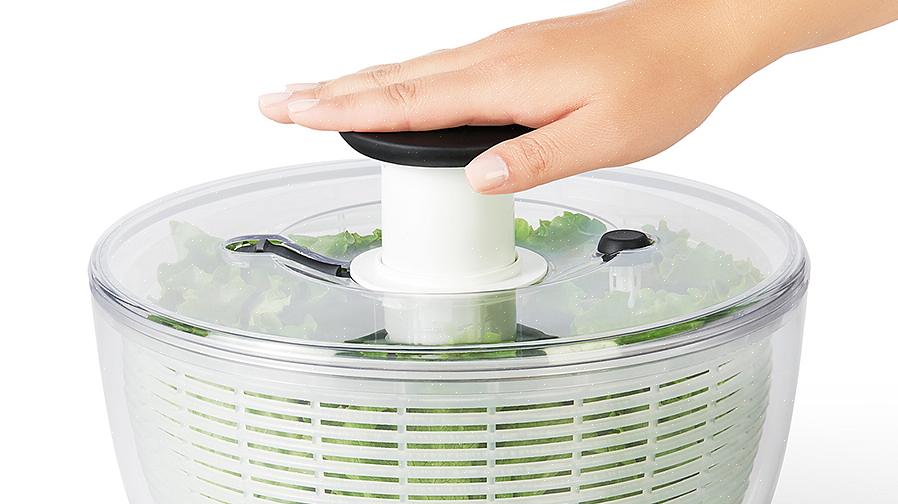 Cobrir o centrifugador de salada com a tampa