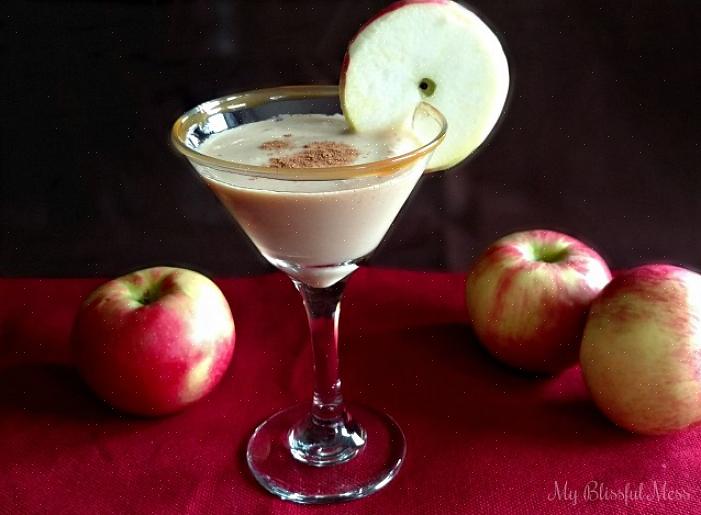 Ajuste a quantidade dos ingredientes se você estiver fazendo martini de maçã doce para um grupo