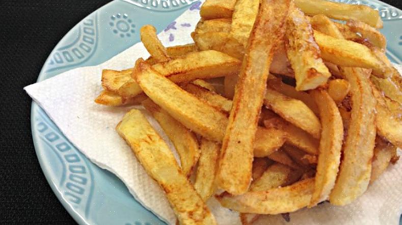 Uma ótima receita para fazer com um Fry Daddy são as batatas fritas