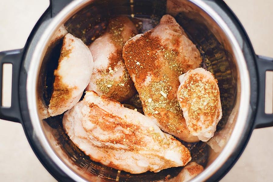 Existem muitas maneiras de cozinhar peito de frango desossado